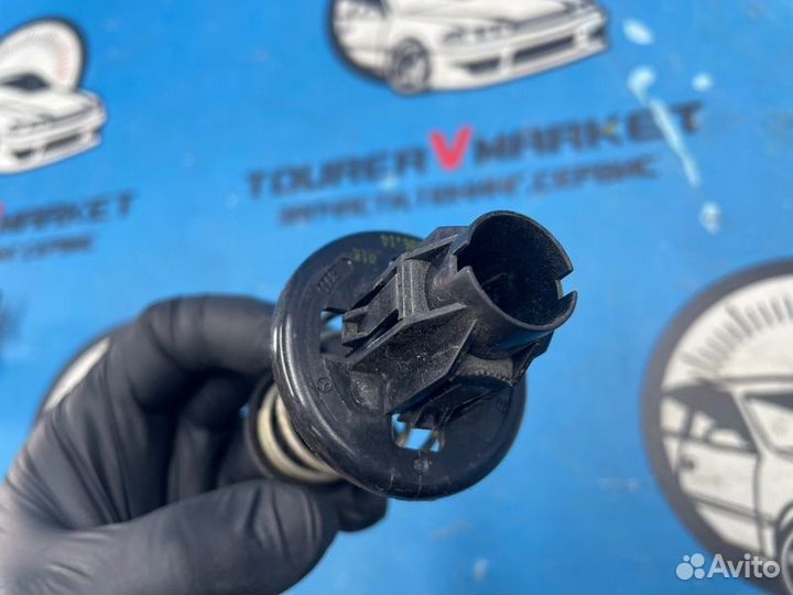 Отбойник капота Mercedes-Benz C-Class WDD205