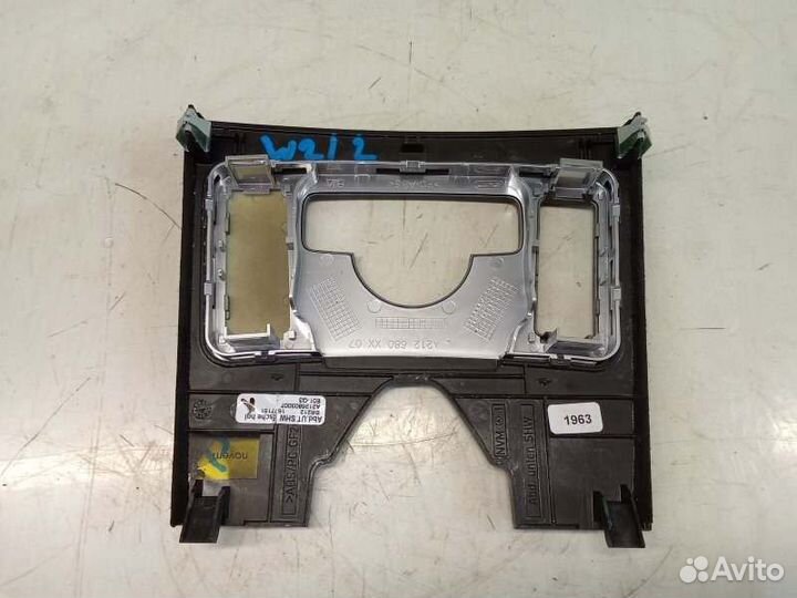 Накладка центральной консоли Mercedes-Benz E-Class