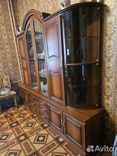 Продам сервант-стенку в гостиную