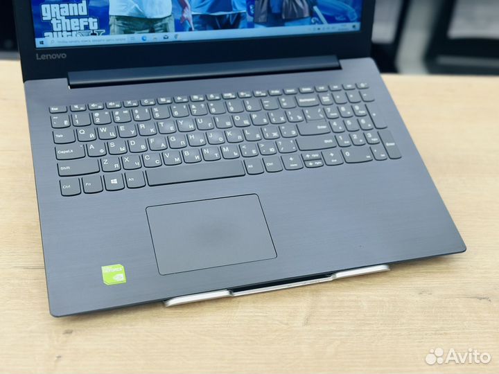 Игровой Lenovo full HD Core i3-7020U/ 8 RAM/ MX110