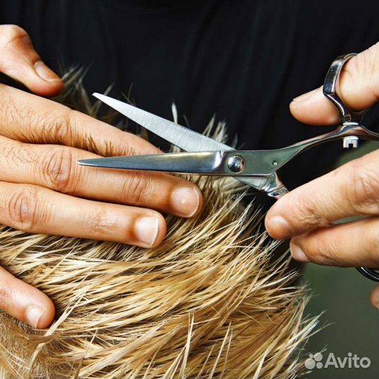 Сотрудник салона красоты