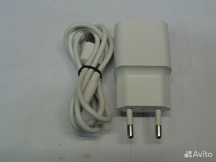 Зарядное устройство к смартфону U180TED и кабель з