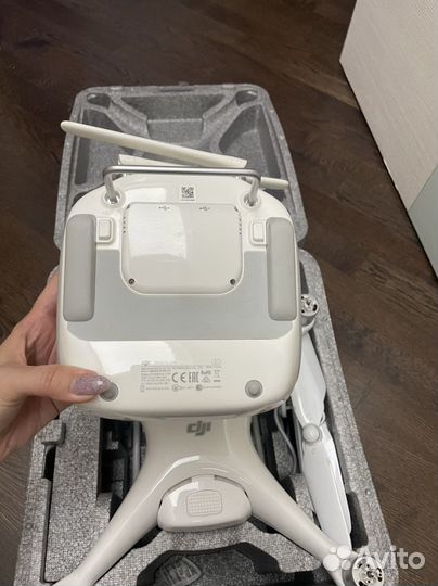 Квадрокоптер dji phantom 4 pro v2