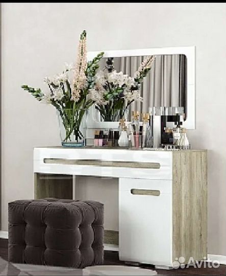 Косметический стол Наоми ст-04 с зеркалом