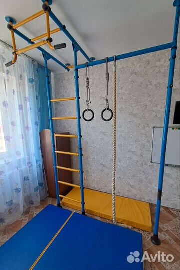 Спортивный уголок с двумя матами