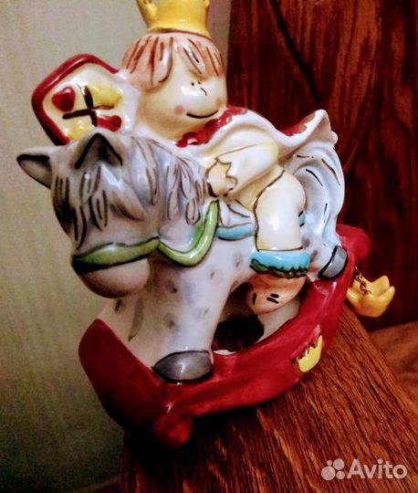 Фарфоровая статуэтка Принц на лошадке