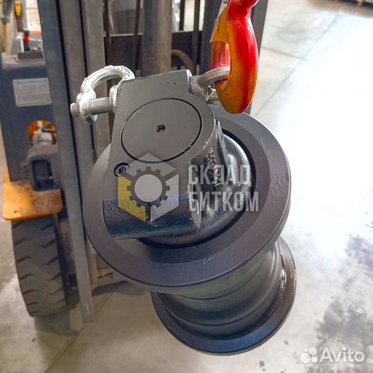 Каток опорный Hitachi ZX330LC-1