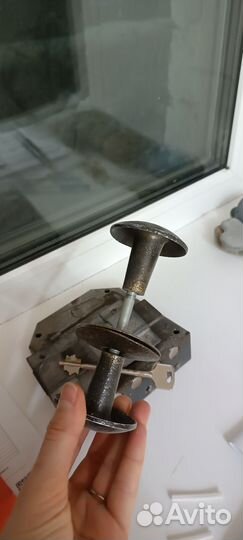 Замок дверной, ручка дверная, шпингалет