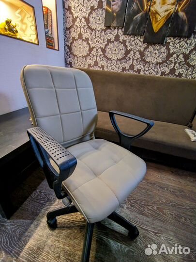 Офисное кресло