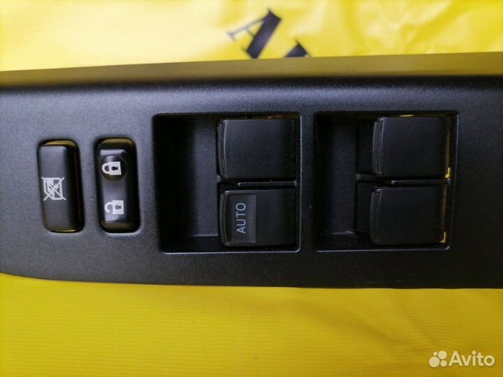 Блок управления стеклоподъемниками Toyota Rav4 40
