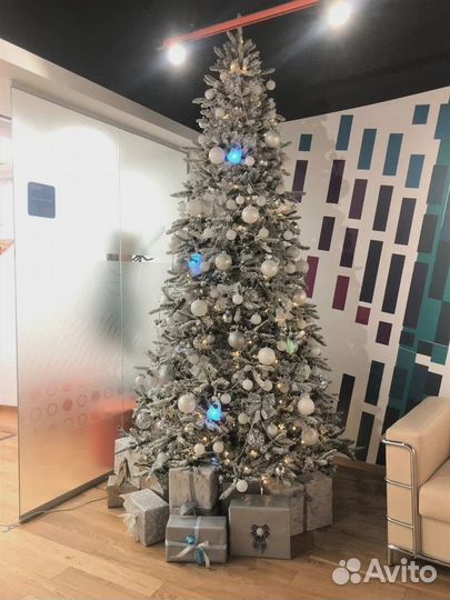 Аренда новогодней елки с декором