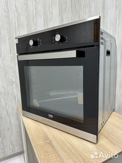 Электрический духовой шкаф Beko BIS23301BC