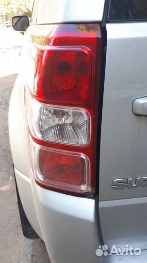 Задний левый фонарь suzuki grand vitara