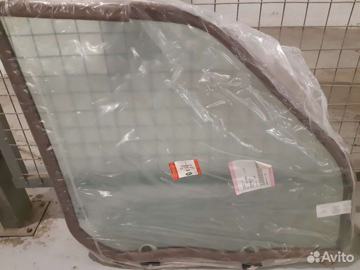 Стекло двери передней L Land Rover Discovery 3/4