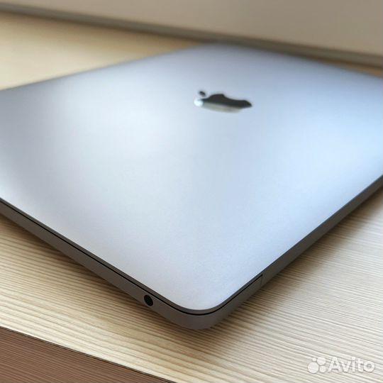 Macbook pro 13/ 2018 / i5/ 16gb/ 512/Touch Bar