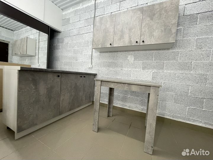 Кухонный стол