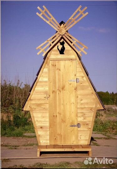 Дачный туалет с дельфином QWN