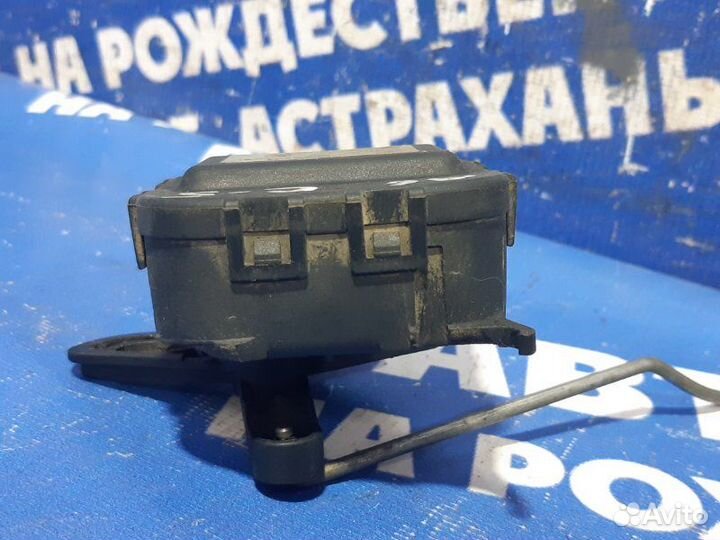 Моторчик заслонок отопителя Audi A6C5 седан 1999