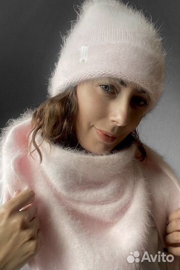 Шапка женская и косынка вязаная из ангоры