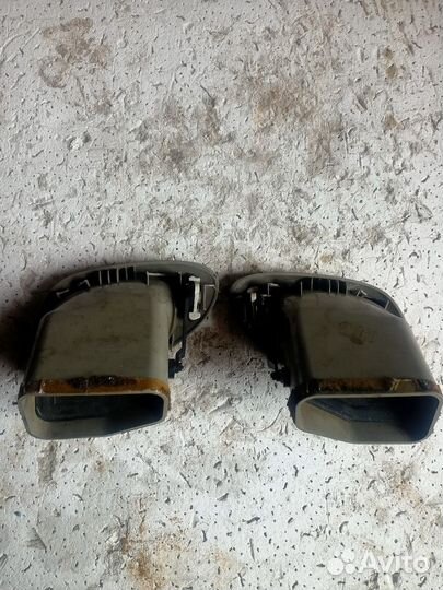 Дефлектор воздушный левый правый Ford Fiesta 4