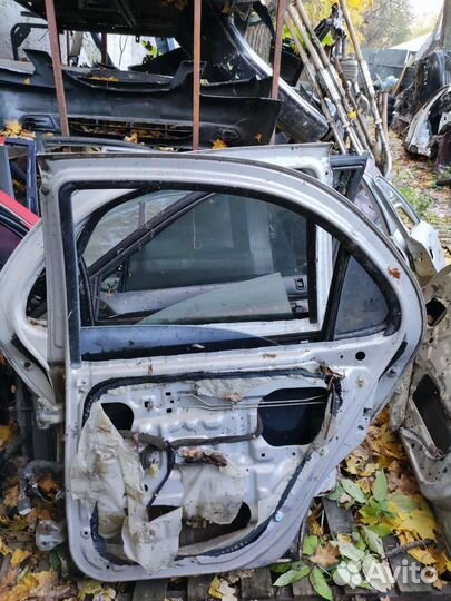 Дверь задняя правая Hyundai elantra 1995-2000