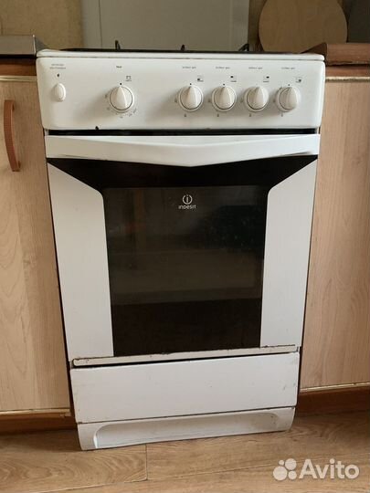 Газовая плита б/у Indesit, 4 конфорки