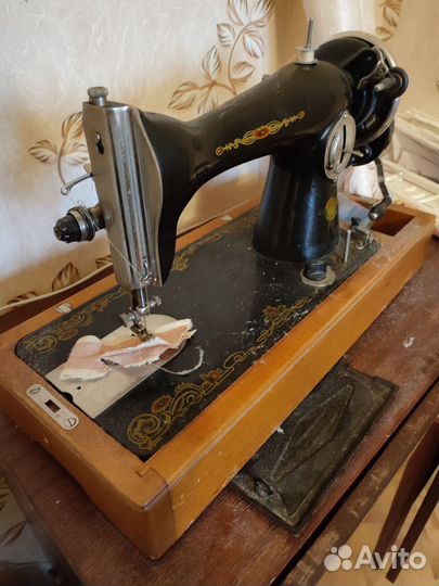 Швейная машинка СССР ретро