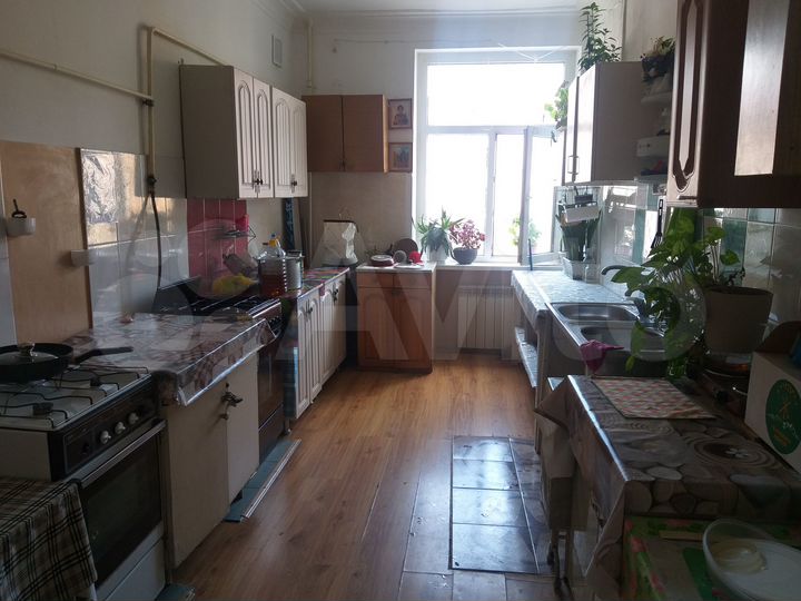 Комната 20 м² в > 9-к., 2/3 эт.