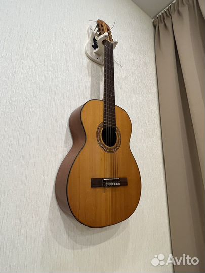 Гитара с автографом Виктора Цоя