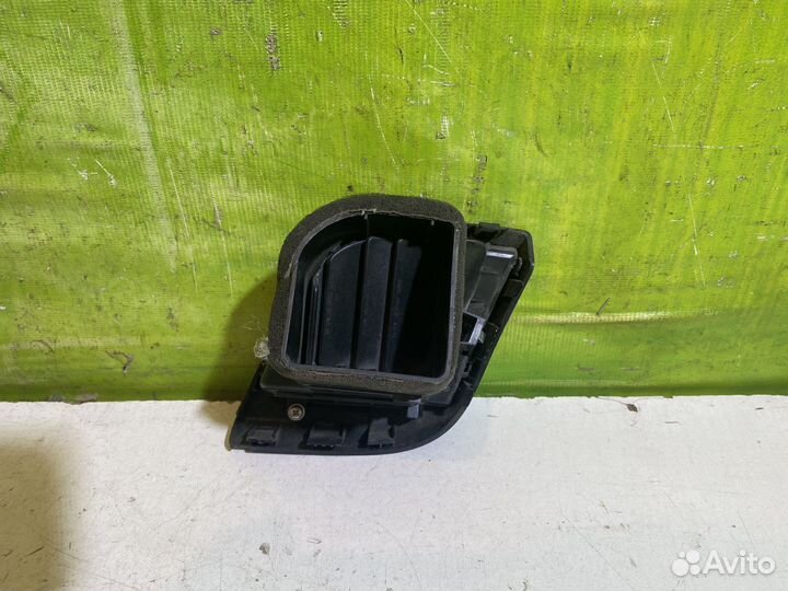 Дефлектор воздушный левый Hyundai Solaris 1