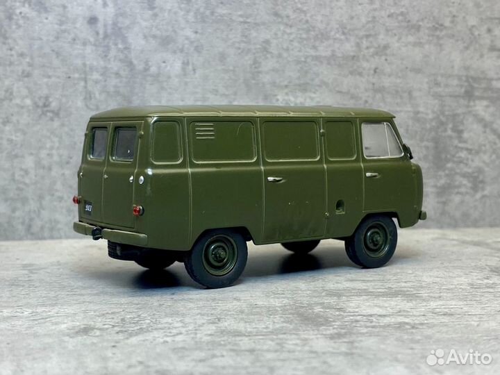 Коллекционная модель уаз-451М хаки 1:43