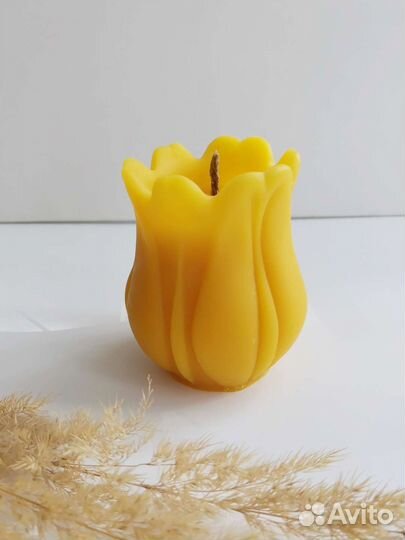 Свеча Тюльпан из пчелиного воска ручной работы