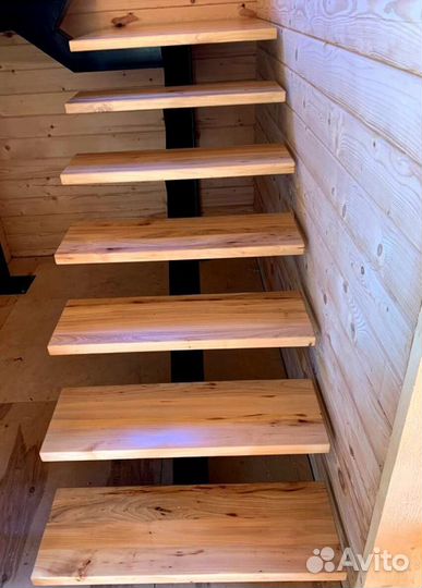 Лестница в дом или квартиру