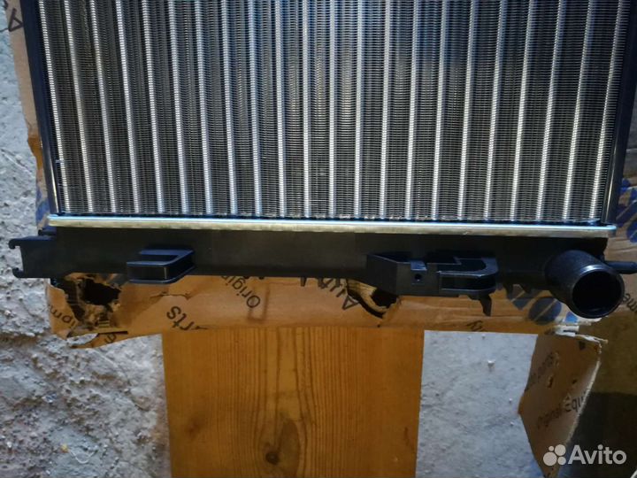 Радиатор охлаждения Рено Логан 2,Лада Веста