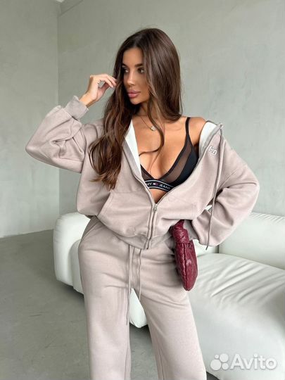 Спортивный костюм женский