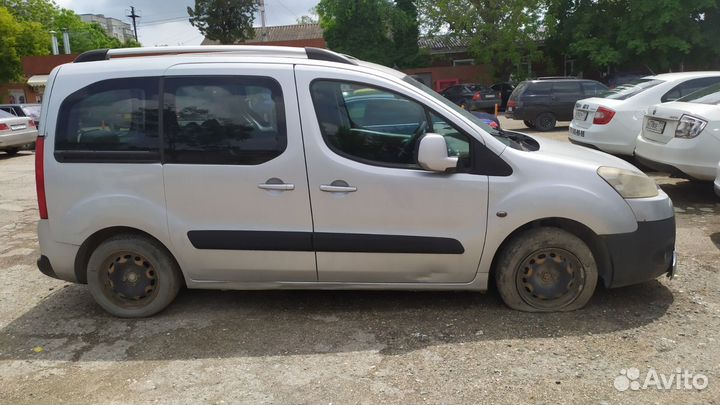 Разбор Пежо Партнер 2 2011г 1,6л бензин