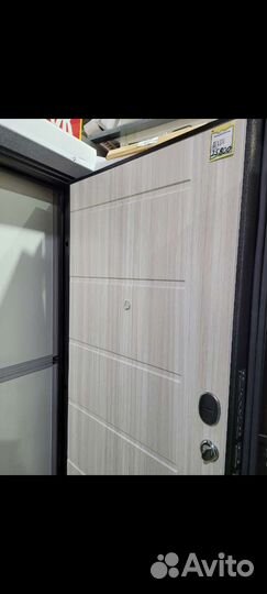 Дверь входная металлическая новая