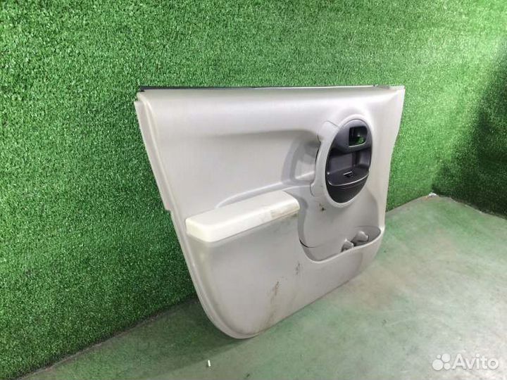 Обшивка двери передняя левая Toyota Passo KGC30