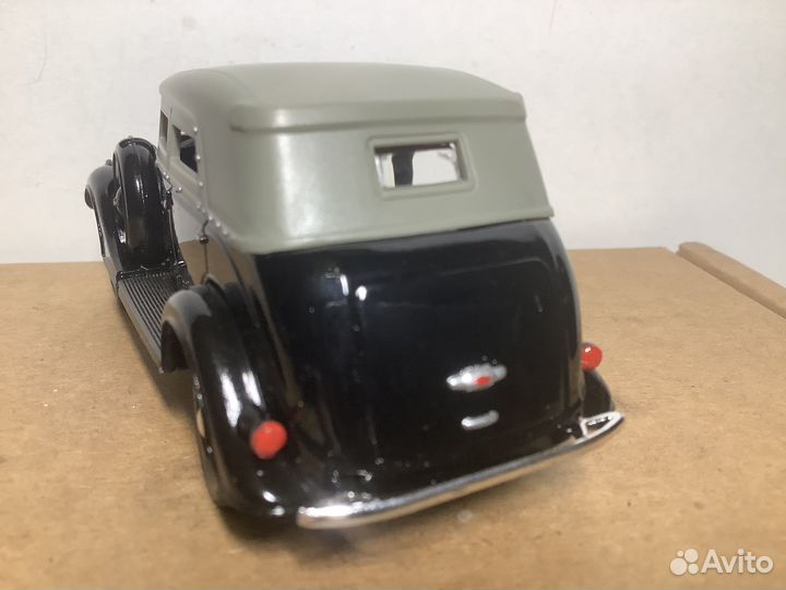 Модель автомобиля газ-61 1:43 нап