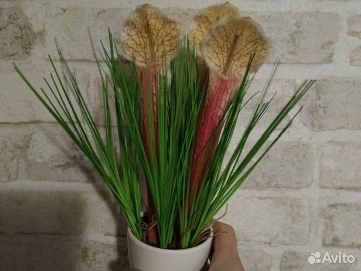 Искусственные цветы в горшках