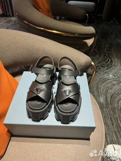 Сандалии Prada