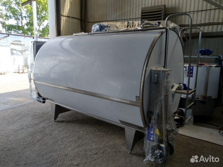 Охладитель молока закрытого типа 2000 литров