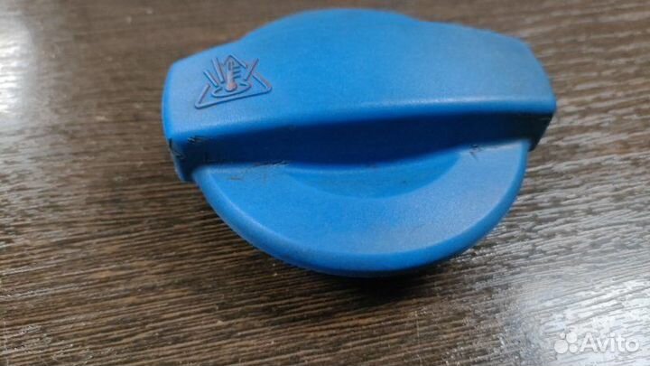 Крышка расширительного бачка Audi A8 D3 6.0 BHT