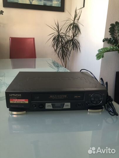 Видеомагнитофон hitachi кассетный Япония