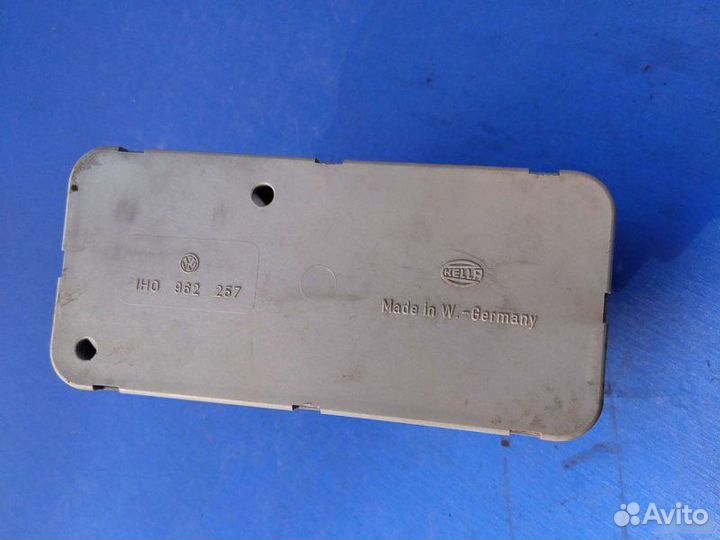 Компрессор центрального замка Volkswagen Passat