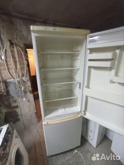 Холодильник двух камерный