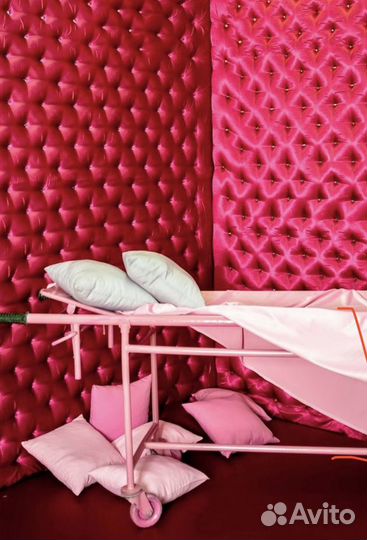 Медицинская декоративная розовая каталка