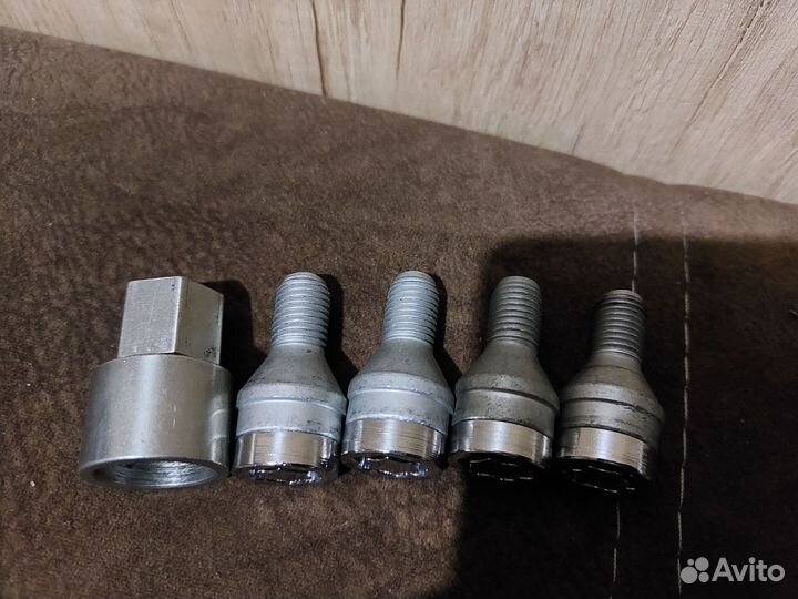 Секретки на колеса McGard 27203 SU