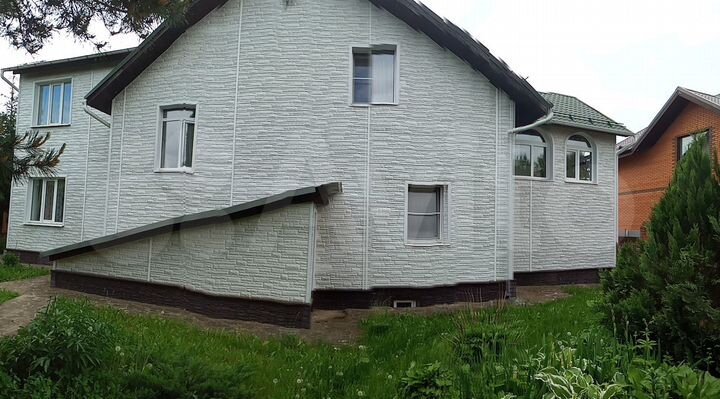 Дом 298 м² на участке 17 сот.