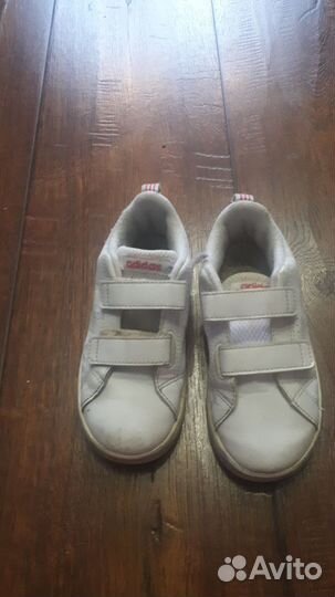 В дар кроссовки Adidas